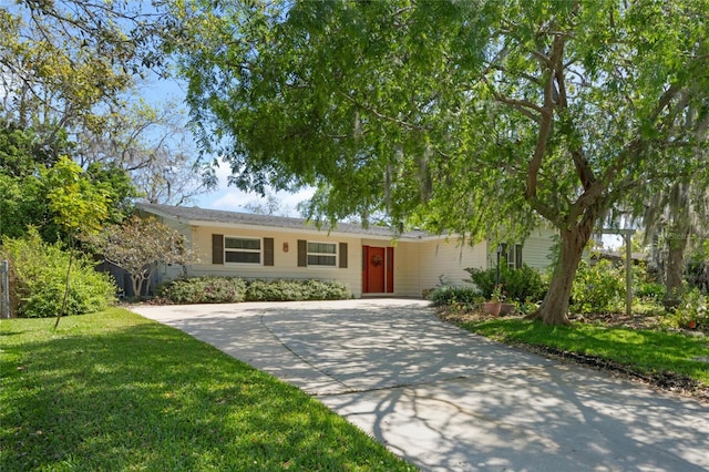 single story home with a front lawn and driveway