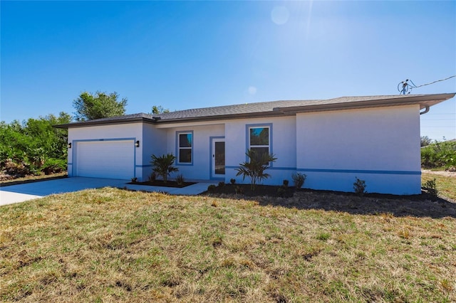 view of front of home featuring stucco siding, concrete driveway, a front yard, and a garage