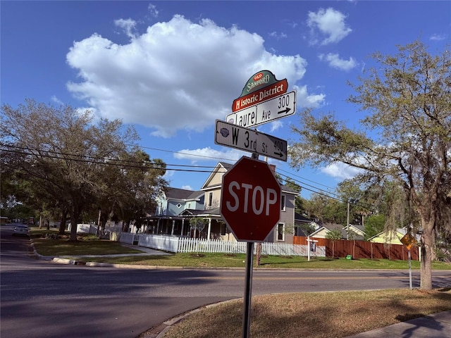 Listing photo 2 for 417 W 3rd St, Sanford FL 32771