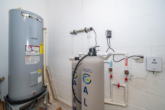 2400 Symphony Cir, Saint Cloud, FL 34771 - utility room with water heater