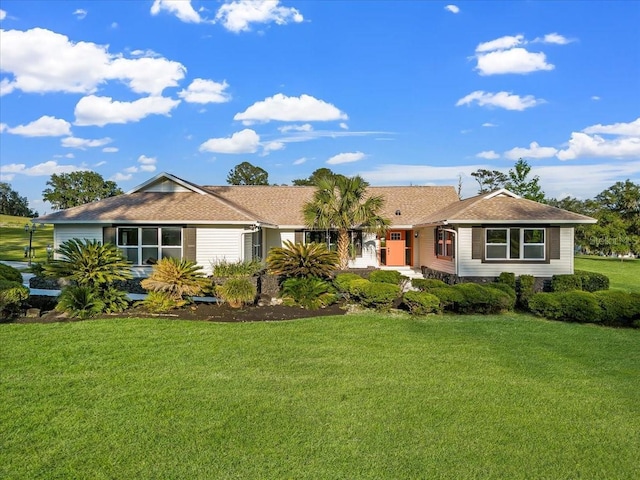 ranch-style house featuring a front yard