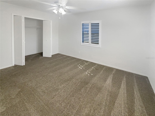 unfurnished bedroom featuring carpet flooring, a ceiling fan, baseboards, and a closet