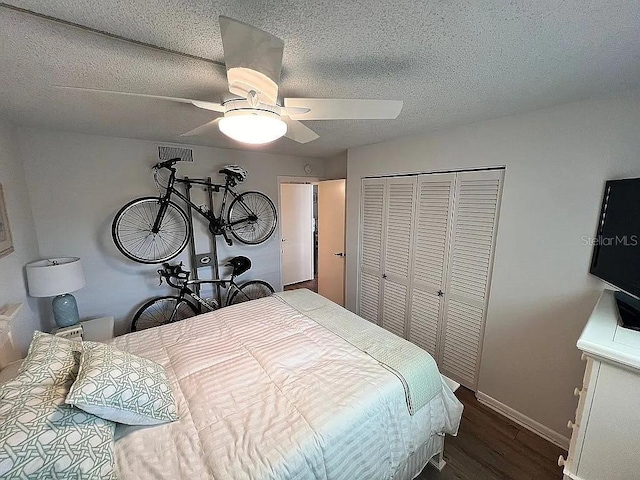 bedroom featuring visible vents, wood finished floors, a closet, and a textured ceiling