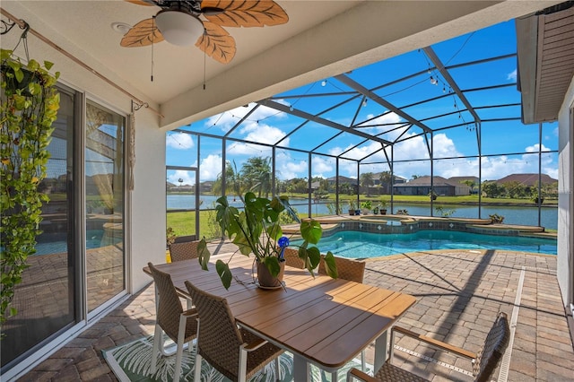 view of swimming pool with a lanai, a patio area, a pool with connected hot tub, and ceiling fan