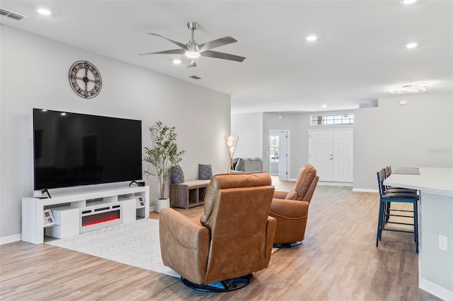 149 St Thomas Dr, Mulberry, FL 33860 - living area featuring light wood finished floors, recessed lighting, and a ceiling fan