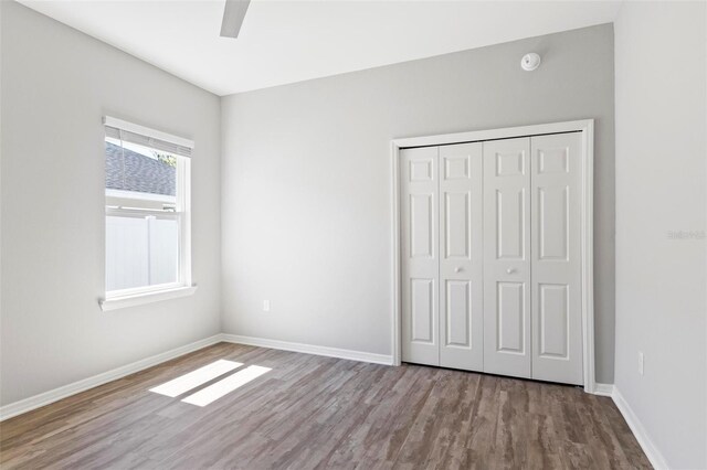 149 St Thomas Dr, Mulberry, FL 33860 - unfurnished bedroom featuring wood finished floors, a closet, and a ceiling fan