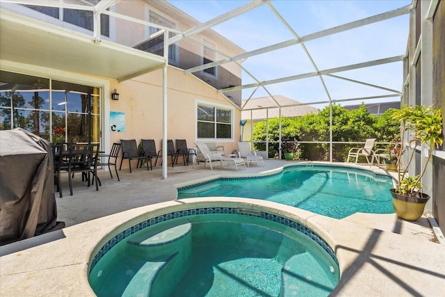 229 Troon Cir, Davenport, FL 33897 - view of pool featuring a patio area, a pool with connected hot tub, and a lanai