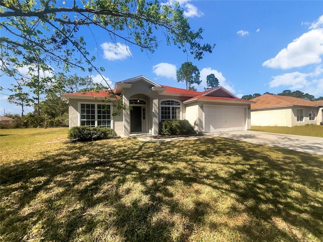 view of front of home featuring stucco siding, driveway, a garage, and a front yard