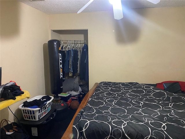 bedroom with a closet, a textured ceiling, and a ceiling fan