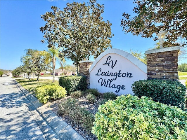 view of community / neighborhood sign