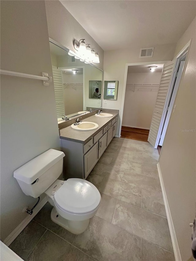 413 Summit Ridge Pl Unit 115, Longwood, FL 32779 - full bath featuring a walk in closet and double vanity