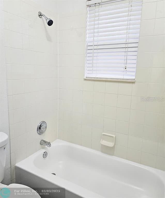 full bath with toilet and shower / washtub combination