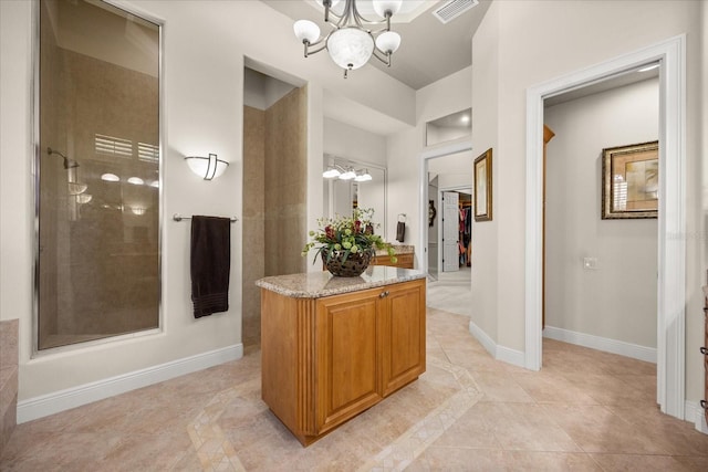 full bathroom with baseboards, a notable chandelier, tiled shower, and visible vents