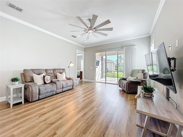 living area featuring visible vents, light wood-style flooring, baseboards, and a ceiling fan