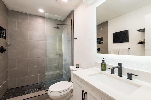 full bath featuring vanity, toilet, recessed lighting, and tiled shower