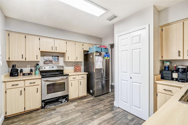 kitchen with visible vents, light countertops, light wood-style flooring, and appliances with stainless steel finishes