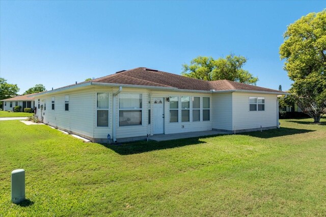 3748 Innisbrook Dr, Lakeland, FL 33810 - back of property with a lawn