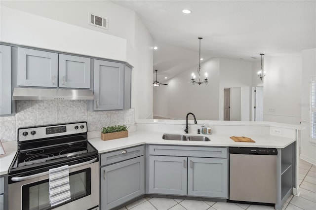 kitchen featuring visible vents, gray cabinets, under cabinet range hood, a sink, and appliances with stainless steel finishes