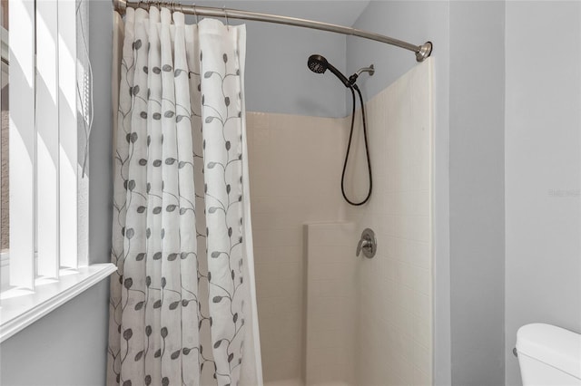 122 Carmel Bay Dr, Sanford, FL 32771 - full bathroom featuring a stall shower and toilet