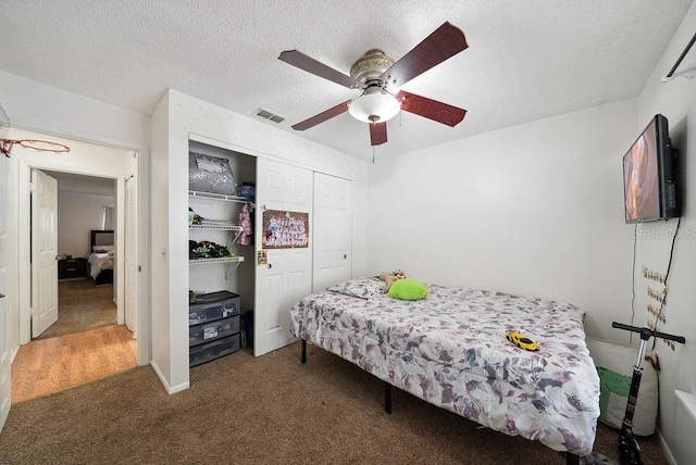 5417 Lake Margaret Dr Unit 39, Orlando, FL 32812 - carpeted bedroom featuring a closet, a wall unit AC, a ceiling fan, and a textured ceiling
