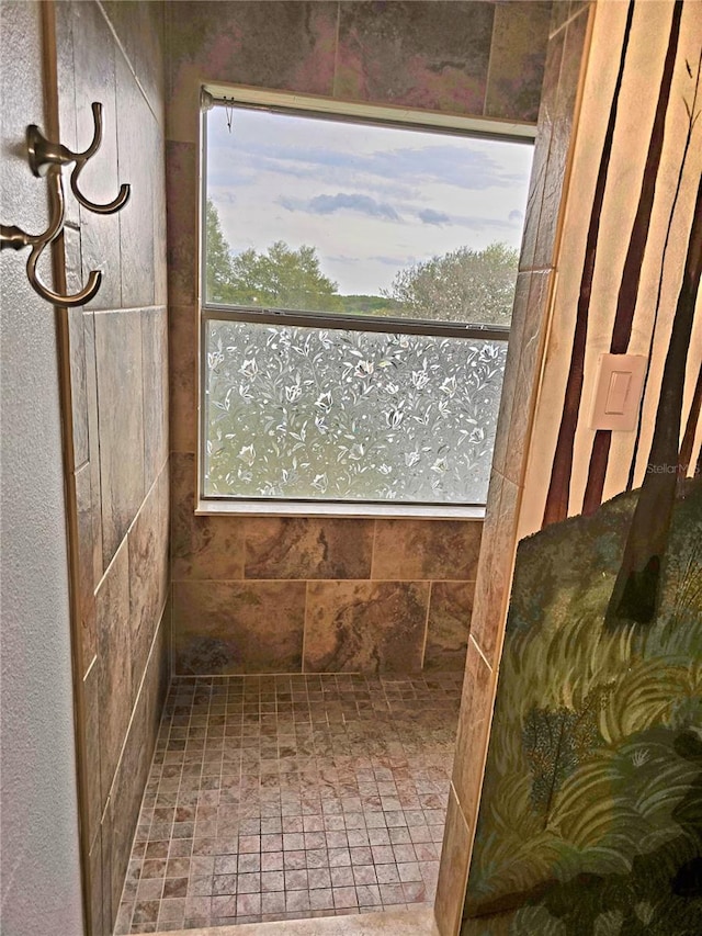 25012 Chipshot Ct, Sorrento, FL 32776 - full bath with a tile shower