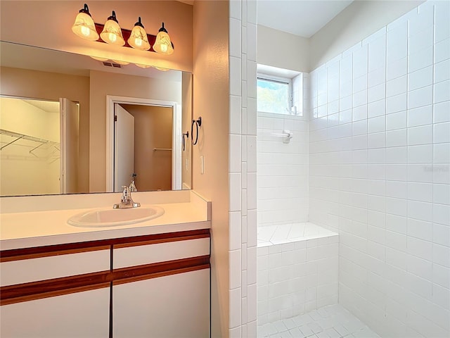 358 Morning Creek Cir, Apopka, FL 32712 - bathroom with vanity, a walk in closet, visible vents, and tiled shower