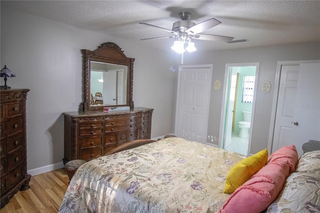613 Andrew St, Altamonte Springs, FL 32714 - bedroom with wood finished floors, ensuite bath, a textured ceiling, and a ceiling fan