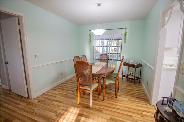 613 Andrew St, Altamonte Springs, FL 32714 - dining area featuring light wood-style flooring and baseboards