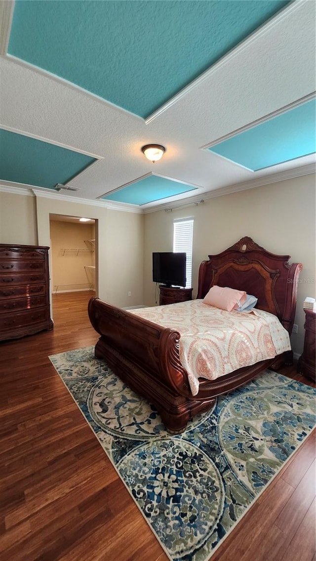 2749 Sand Oak Loop, Apopka, FL 32712 - bedroom featuring wood finished floors, ornamental molding, and a textured ceiling