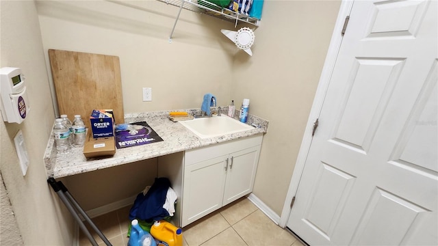 2749 Sand Oak Loop, Apopka, FL 32712 - laundry room featuring a sink and light tile patterned floors