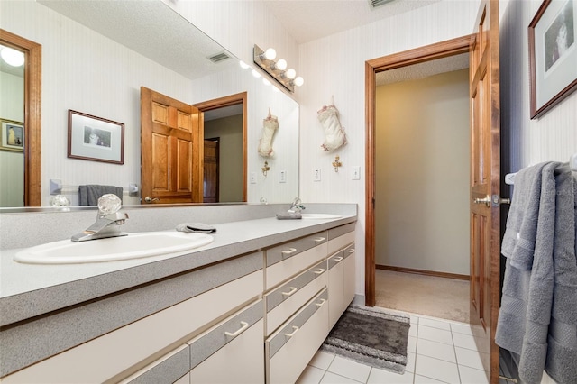 132 Pleasant Valley Dr, Daytona Beach, FL 32114 - full bath featuring a sink, visible vents, a textured ceiling, and wallpapered walls