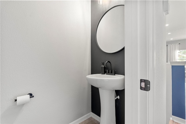 4622 Eureka Ln, Sanford, FL 32773 - bathroom with baseboards