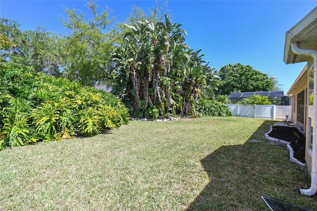 view of yard featuring fence