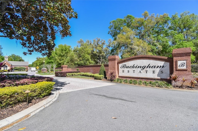 view of community / neighborhood sign