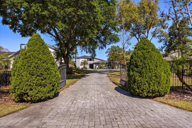 7841 Georgeann St, Winter Park, FL 32792 - surrounding community featuring decorative driveway and a gate