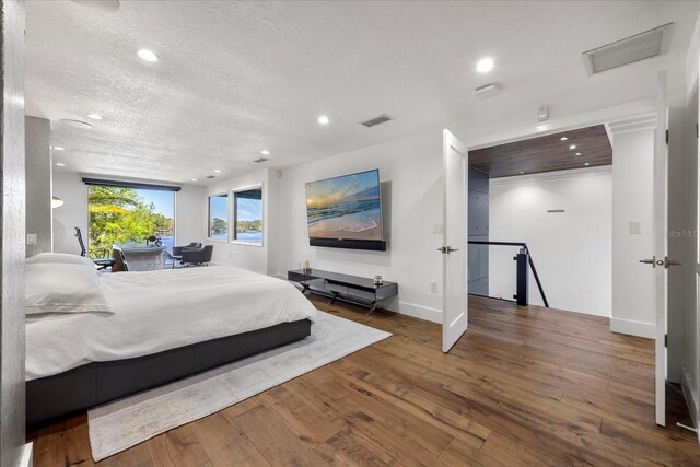 7841 Georgeann St, Winter Park, FL 32792 - bedroom featuring wood finished floors, recessed lighting, a textured ceiling, and baseboards