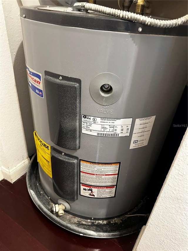 860 N Orange Ave Unit 149, Orlando, FL 32801 - detailed view of electric water heater and baseboards