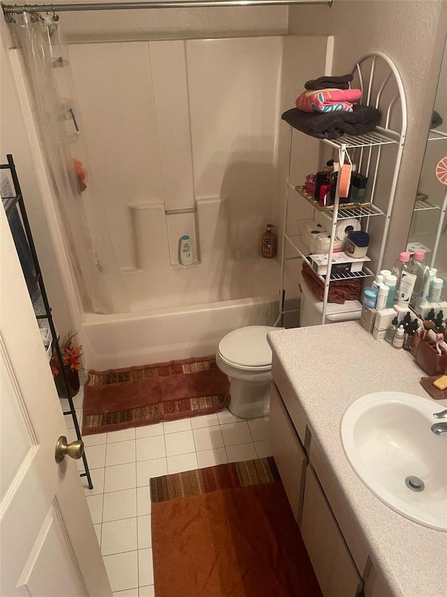 5471 Vineland Rd Unit 7108, Orlando, FL 32811 - full bath featuring toilet, tile patterned floors, vanity, and washtub / shower combination