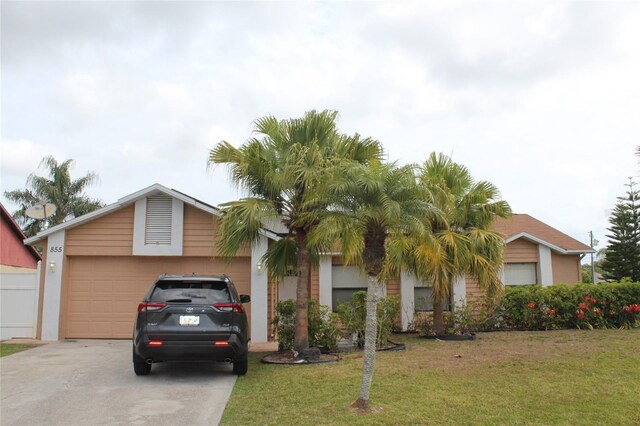 855 San Pedro Ct, Kissimmee, FL 34758 - view of front facade featuring an attached garage, concrete driveway, and a front yard