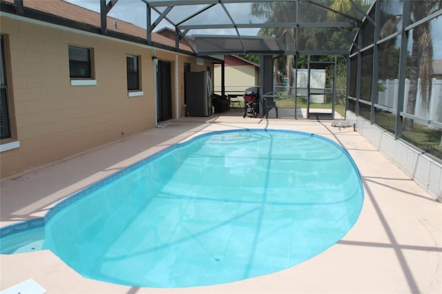 855 San Pedro Ct, Kissimmee, FL 34758 - view of swimming pool with a lanai, a patio area, and a fenced in pool