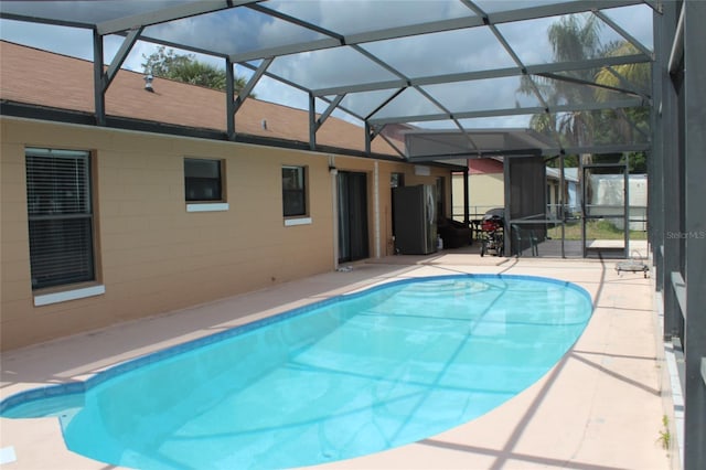 855 San Pedro Ct, Kissimmee, FL 34758 - pool with glass enclosure and a patio area