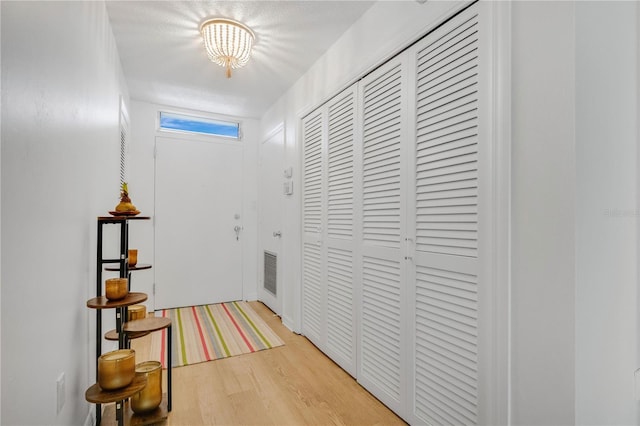 700 Melrose Ave Unit L-23, Winter Park, FL 32789 - hallway featuring visible vents, a chandelier, and light wood-style floors