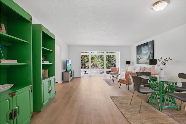 700 Melrose Ave Unit L-23, Winter Park, FL 32789 - interior space with light wood-style flooring and a textured ceiling
