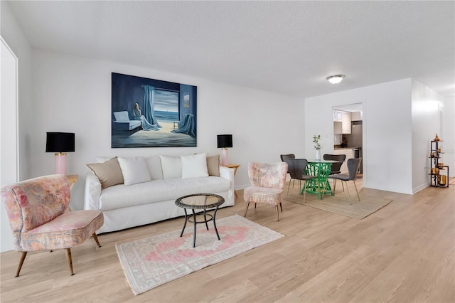 700 Melrose Ave Unit L-23, Winter Park, FL 32789 - living area with light wood-style flooring, baseboards, and a textured ceiling