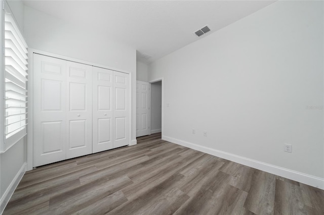 16407 SW 21st Terrace Rd, Ocala, FL 34473 - unfurnished bedroom featuring baseboards, visible vents, a closet, and wood finished floors