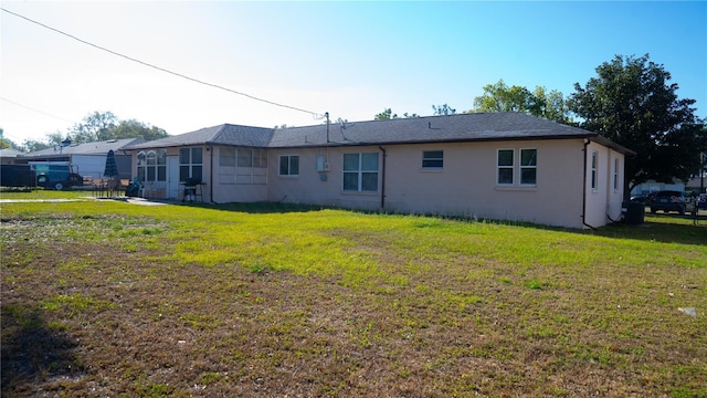345 W Seminole Ave, Eustis, FL 32726 - back of property with a yard