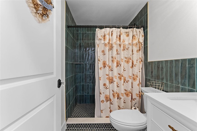 407 E Jersey St, Orlando, FL 32806 - bathroom with toilet, tile walls, vanity, and a tile shower