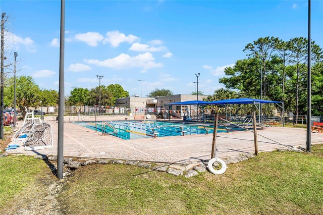 407 E Jersey St, Orlando, FL 32806 - view of swimming pool featuring a lawn and fence