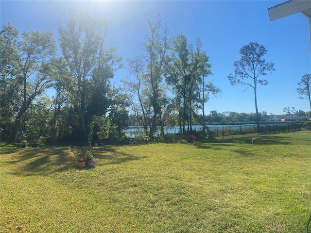 view of yard featuring a water view