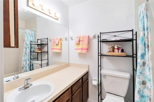 1148 Monroe Ave, Saint Cloud, FL 34769 - bathroom featuring toilet, vanity, and a shower with curtain